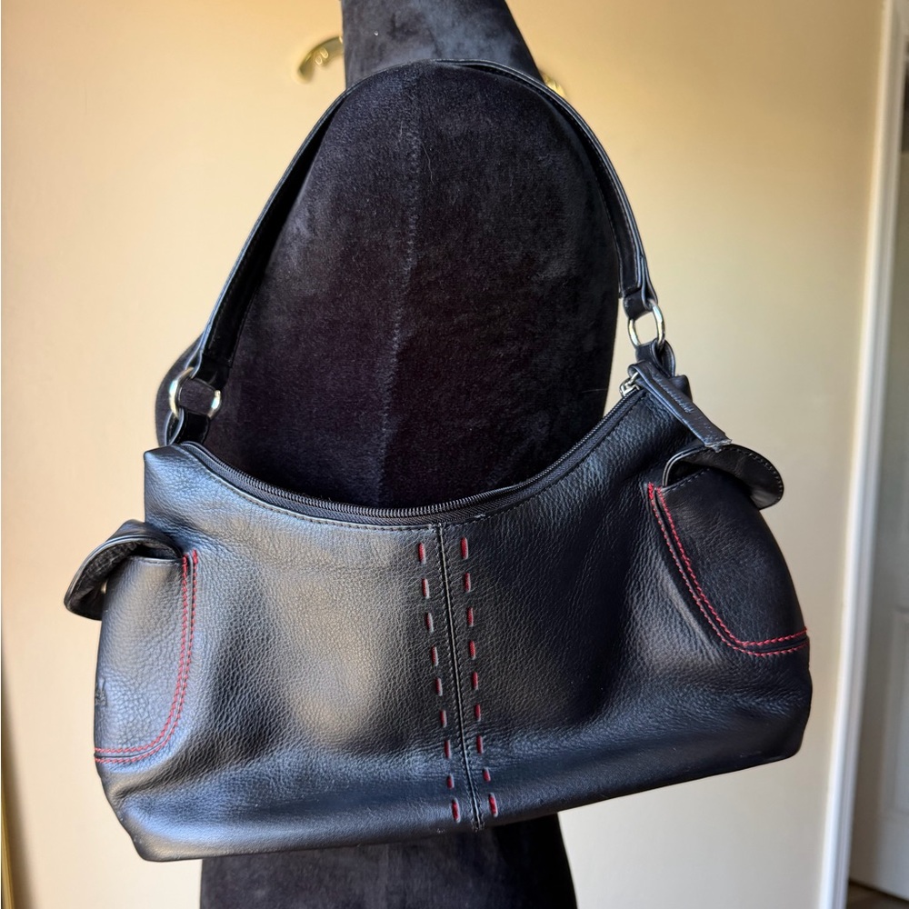 90s y2k black leather shoulder bag with red seams 
Cleo & patek Paris